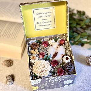 花のリース お店のオープンのお祝いやギフトにも最適なおしゃれなインテリア雑貨が作れる ブルジョン は 群馬県みどり市のフラワー教室です 花を通して豊かに暮らすためのヒントをお届けしています 群馬のフラワーアレンジメントなら花工房ブルジョン